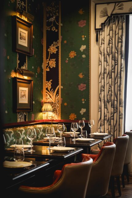 Restaurant Mayfair Chinese Opulent Dining Experience Crispy Duck in London High End