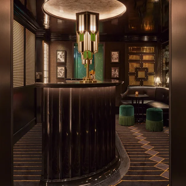 Moon Bar Cocktail Bar at MiMi Mei Fair Chinese Restaurant Mayfair Exclusive