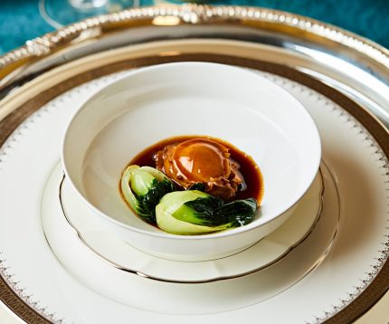 Chinese Asian Restaurant in Mayfair's London a High End dining Experience with crispy Peking Duck, Dim Sum also selected Wines and Cocktails.