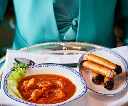 Chinese Asian Restaurant in Mayfair's London a High End dining Experience with crispy Peking Duck, Dim Sum also selected Wines and Cocktails.