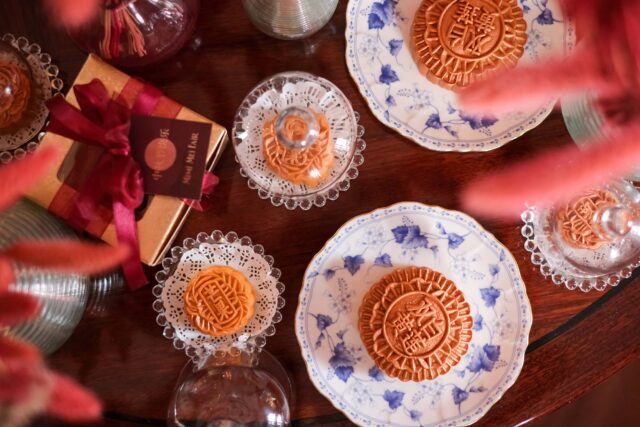 Restaurant Mayfair London, join us as we welcome the Mid-Autumn festival this September with our limited-edition MiMi’s Gilded Mooncakes.