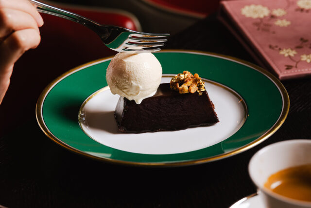 Chinese restaurant in Downtown Dubai, the best of Asian flavours with a beloved Sunday tradition with its Peking Duck Sunday Roast.