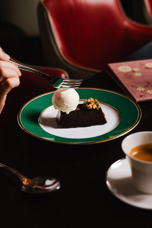 Chinese restaurant in Downtown Dubai, the best of Asian flavours with a beloved Sunday tradition with its Peking Duck Sunday Roast.