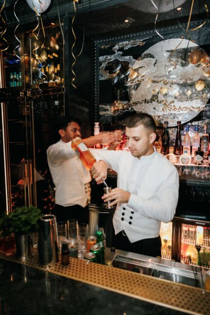 Restaurant Dubai Asian Chinese high-end glamours opulent with Dim Sum fine dining tasting menus Moon Bar