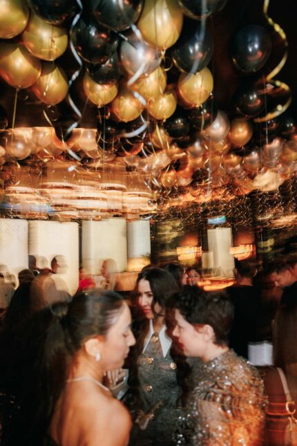 Restaurant Dubai Asian Chinese high-end glamours opulent with Dim Sum fine dining tasting menus Moon Bar