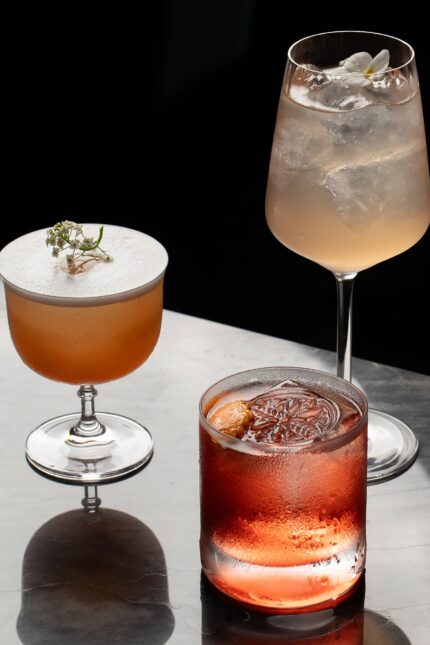 Restaurant Dubai Asian Chinese high-end glamours opulent with Dim Sum fine dining tasting menus Moon Bar