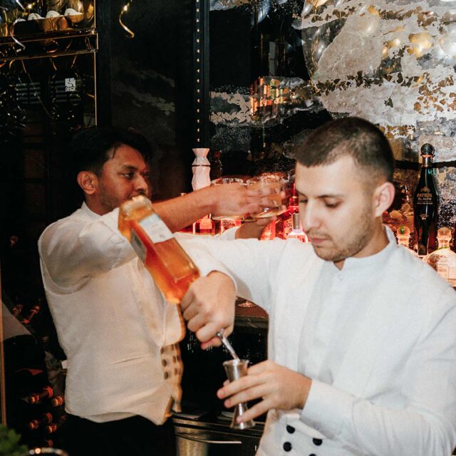 Restaurant Dubai Asian Chinese high-end glamours opulent with Dim Sum fine dining tasting menus Moon Bar